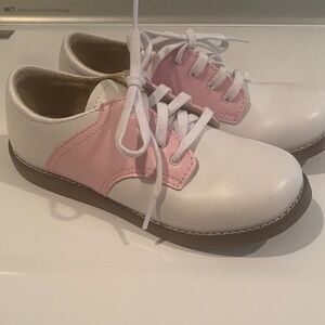 FootMates White Rose Pink Cheer Shoes saddle shoe style leather girls 13